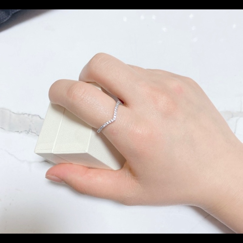 Pandora sparkling wishbone ring